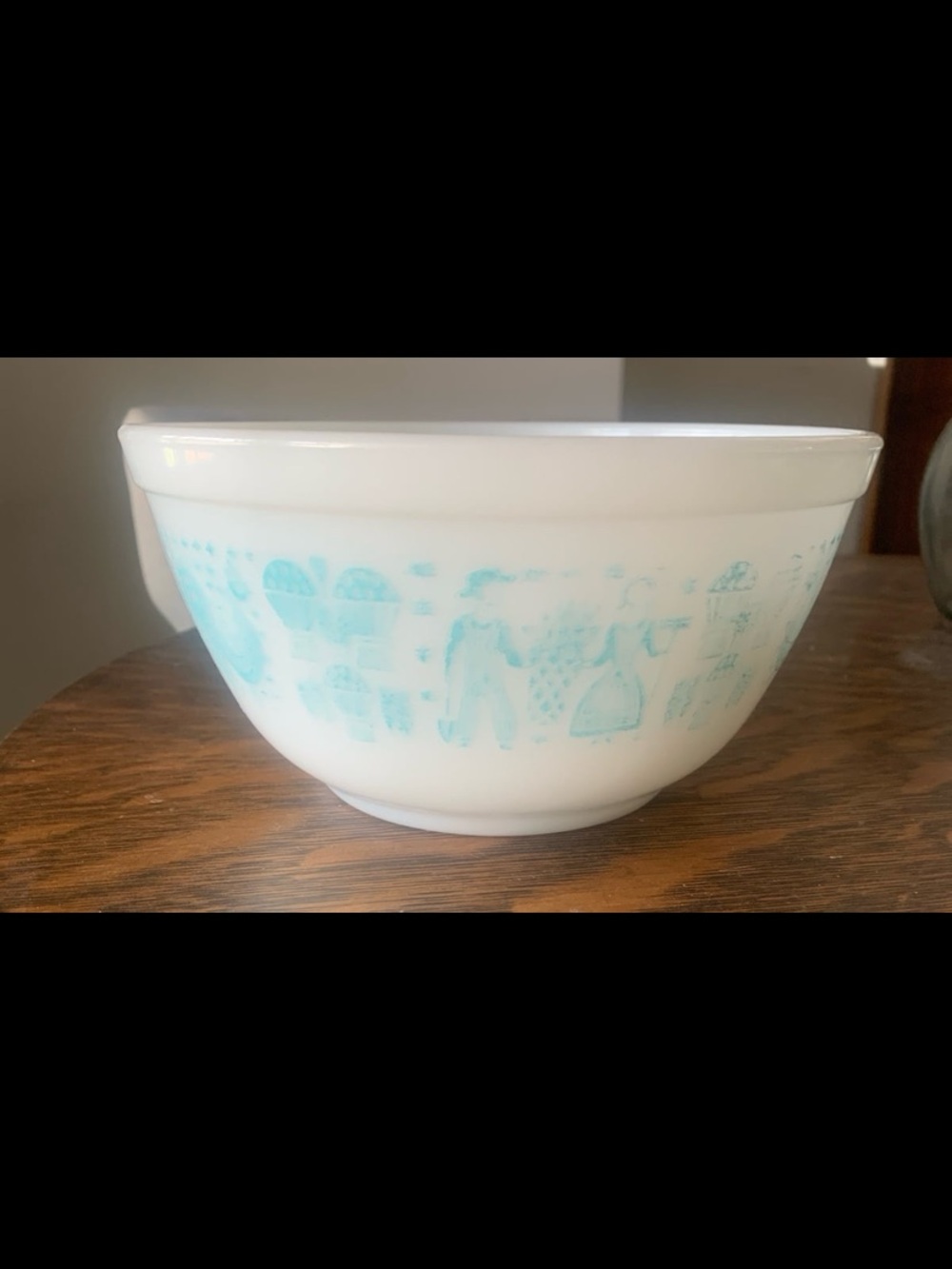 Vintage Pyrex Amish butter print mixing bowl  1 1/2 quart